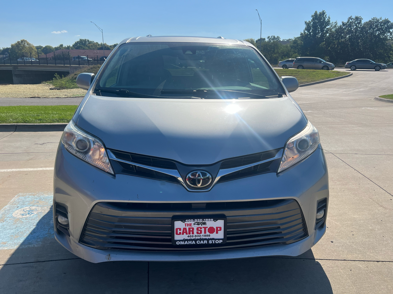 2019 Toyota Sienna XLE photo 3