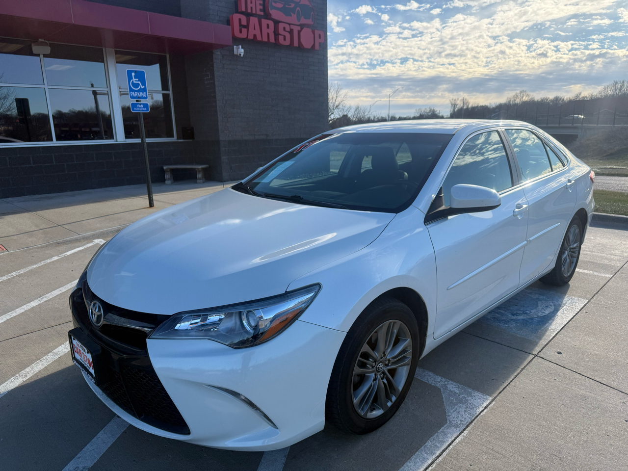 Toyota Camry XLE Auto (Natl) 2017
