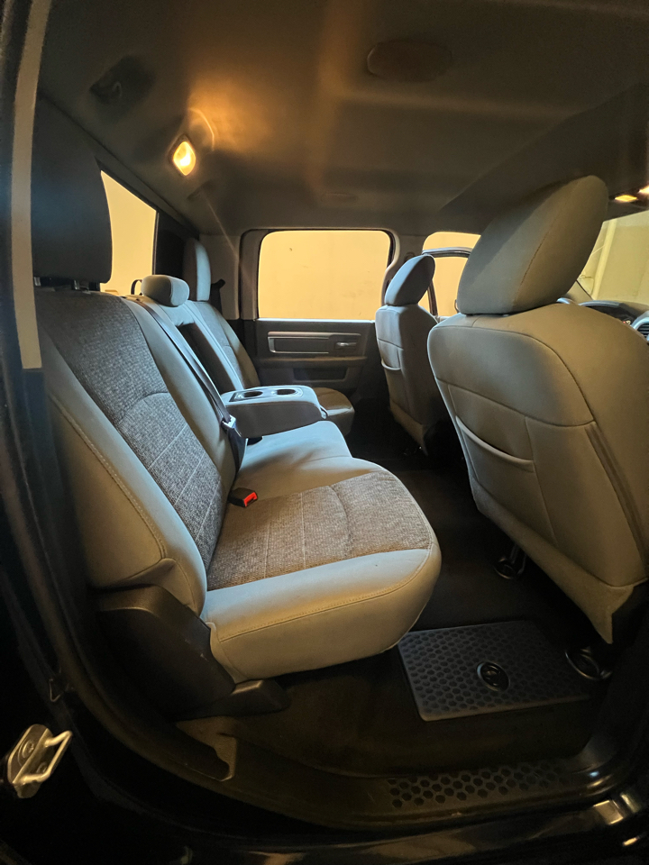 RAM 1500 4WD Crew Cab 140.5" Big Horn 2016