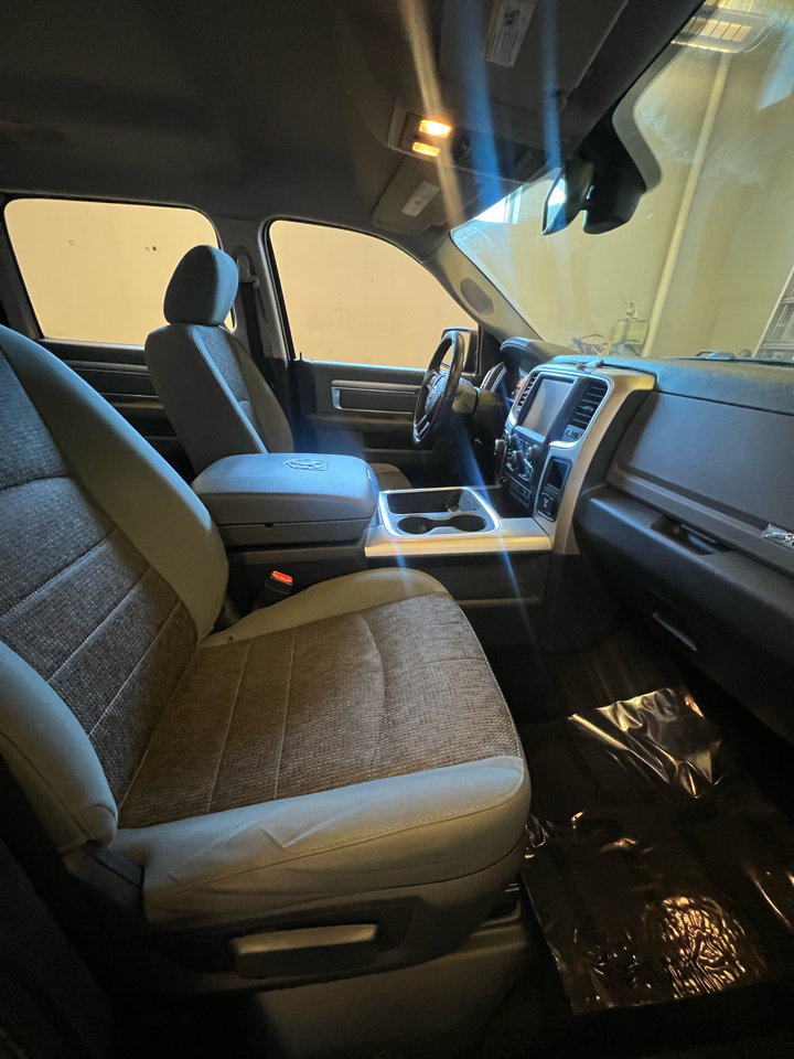 RAM 1500 4WD Crew Cab 140.5" Big Horn 2016