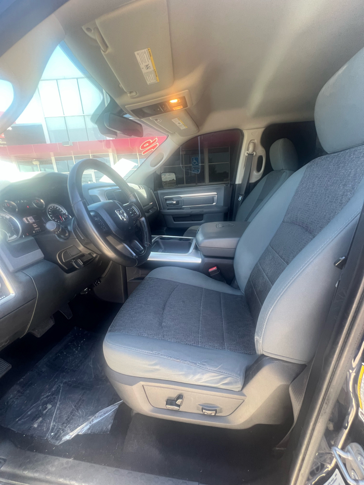 RAM 1500 4WD Crew Cab 140.5" Big Horn 2016