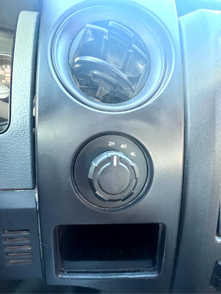 Ford F-150 4WD SuperCrew 145" Platinum 2012