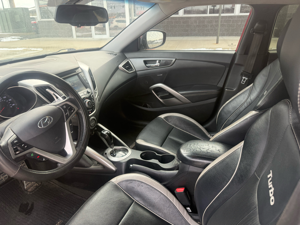 Hyundai Veloster 3dr Cpe Auto w/Gray Int 2012