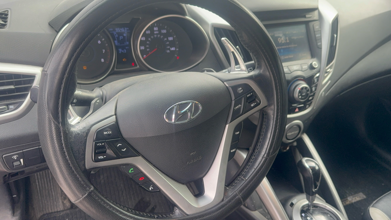 Hyundai Veloster 3dr Cpe Auto w/Gray Int 2012