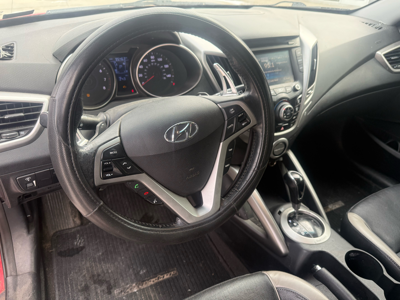 Hyundai Veloster 3dr Cpe Auto w/Gray Int 2012