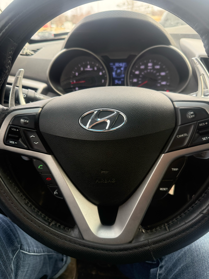 Hyundai Veloster 3dr Cpe Auto w/Gray Int 2012