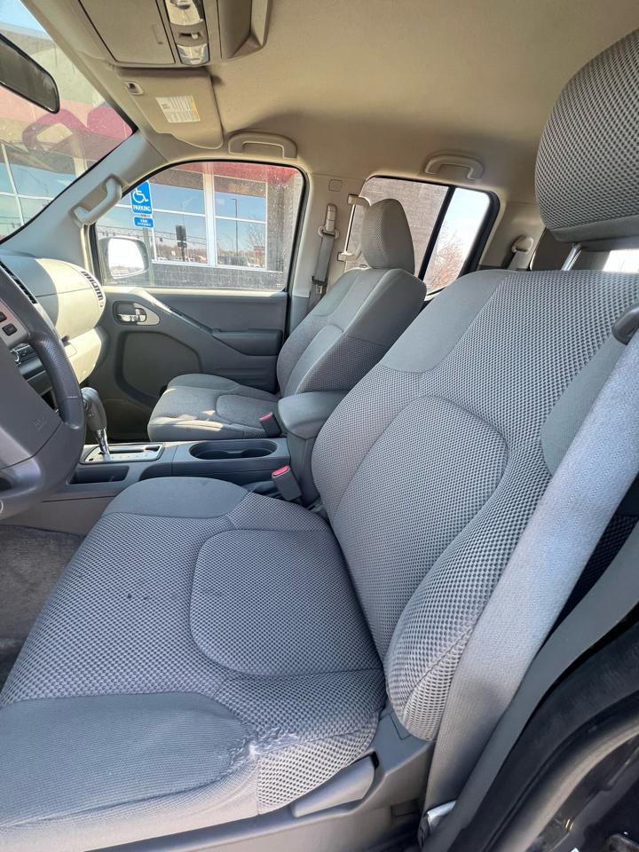 Nissan Frontier 4WD Crew Cab SWB Auto SV 2015