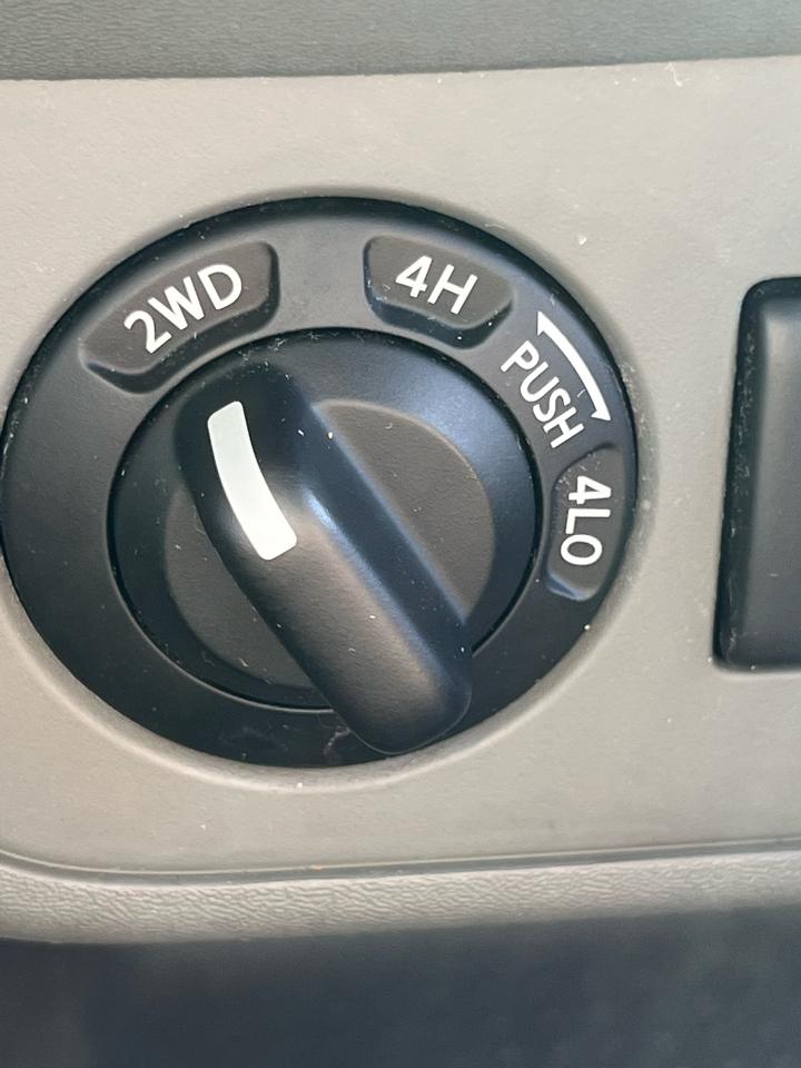 Nissan Frontier 4WD Crew Cab SWB Auto SV 2015