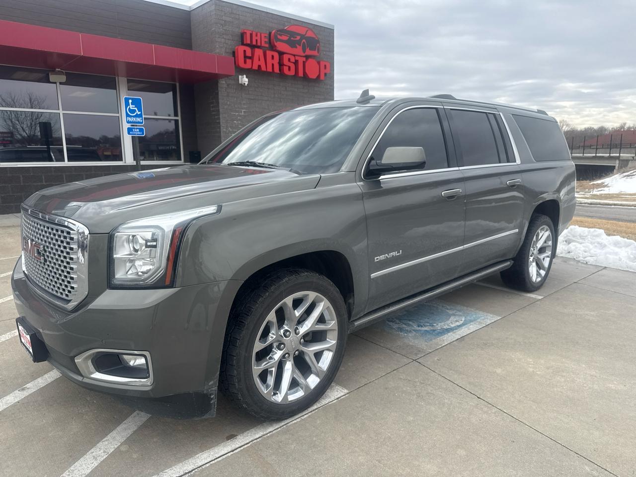 GMC Yukon XL 4WD 4dr Denali 2017