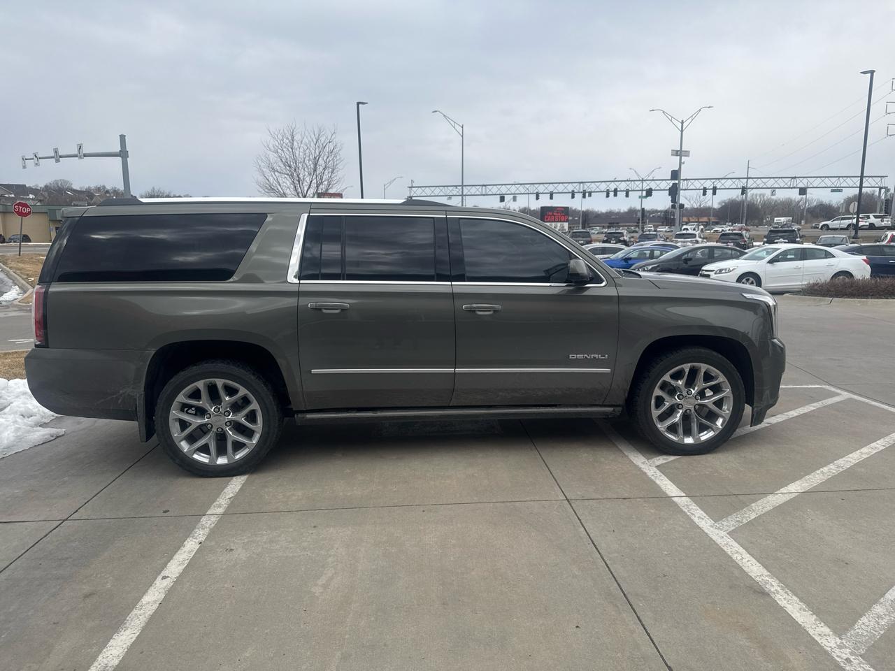 GMC Yukon XL 4WD 4dr Denali 2017