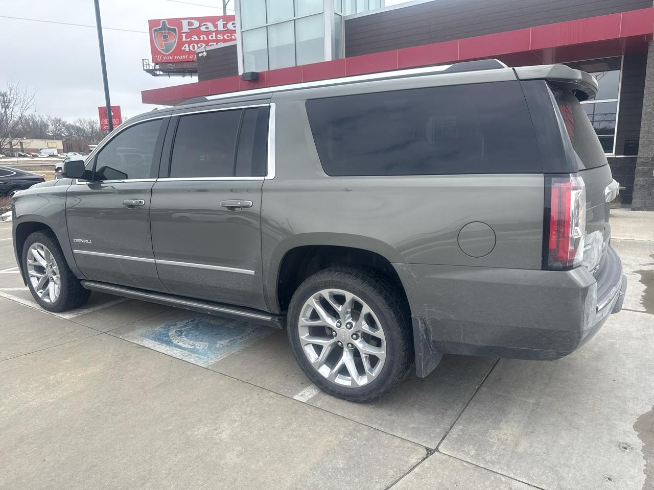 GMC Yukon XL 4WD 4dr Denali 2017