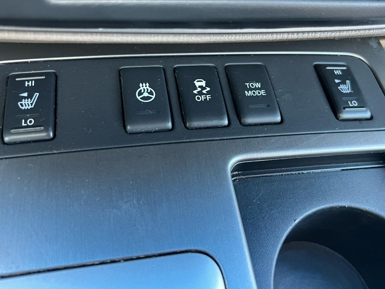 Nissan Armada 4WD 4dr Platinum 2014