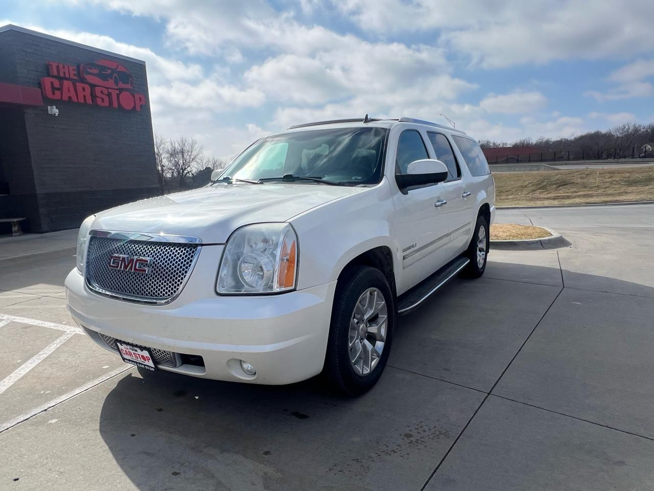 GMC Yukon XL AWD 4dr 1500 Denali 2012