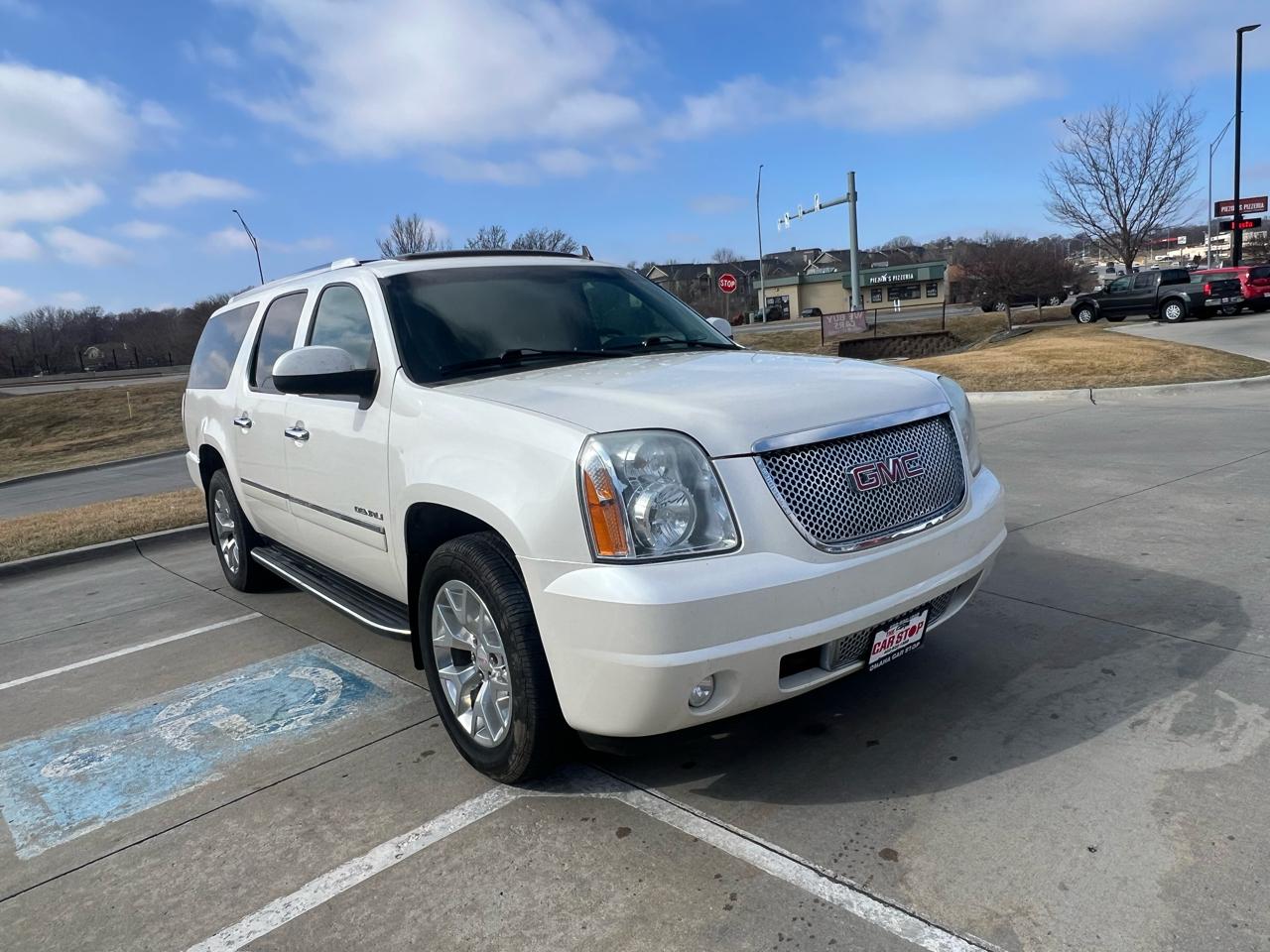 GMC Yukon XL AWD 4dr 1500 Denali 2012