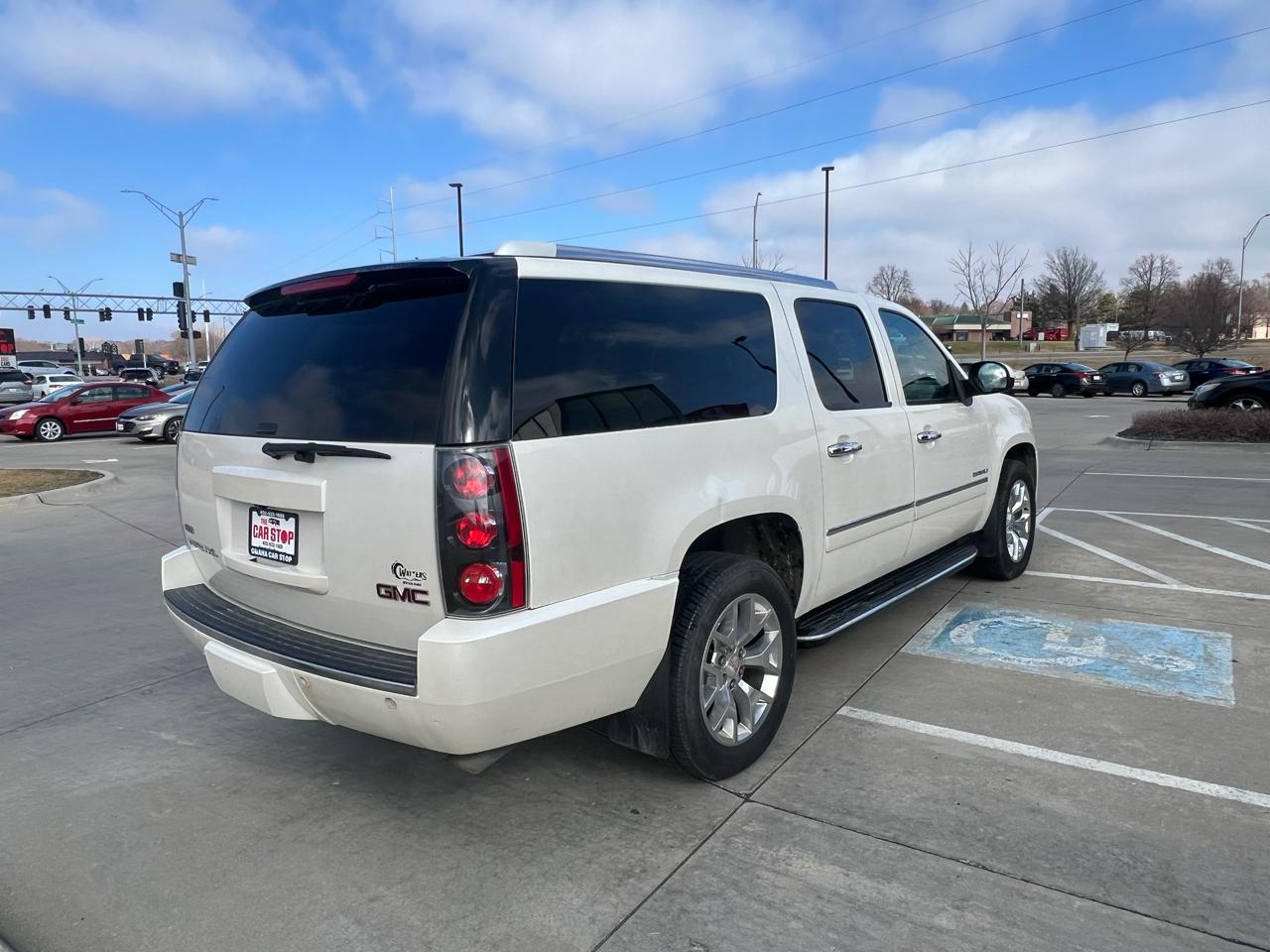GMC Yukon XL AWD 4dr 1500 Denali 2012