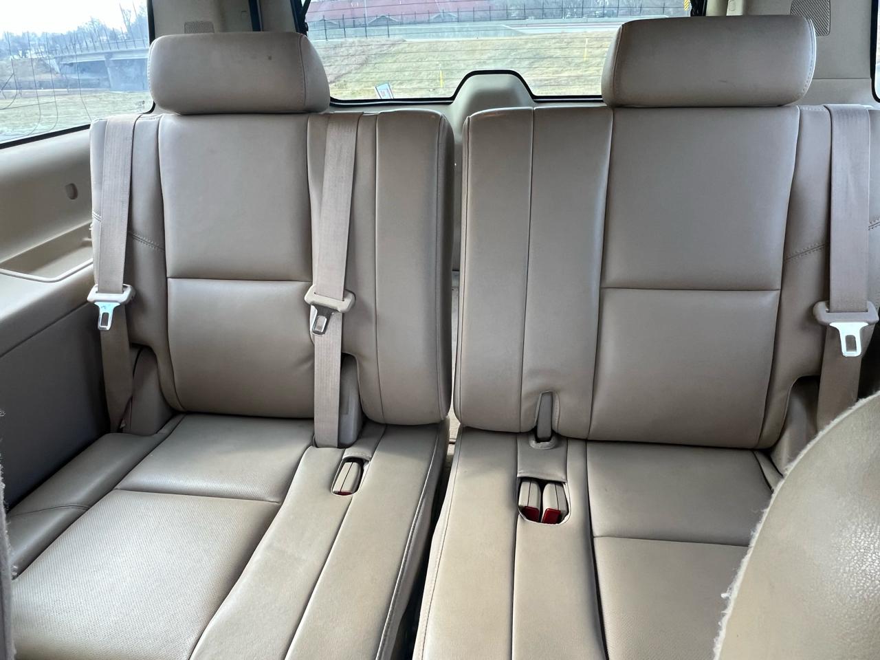 GMC Yukon XL AWD 4dr 1500 Denali 2012