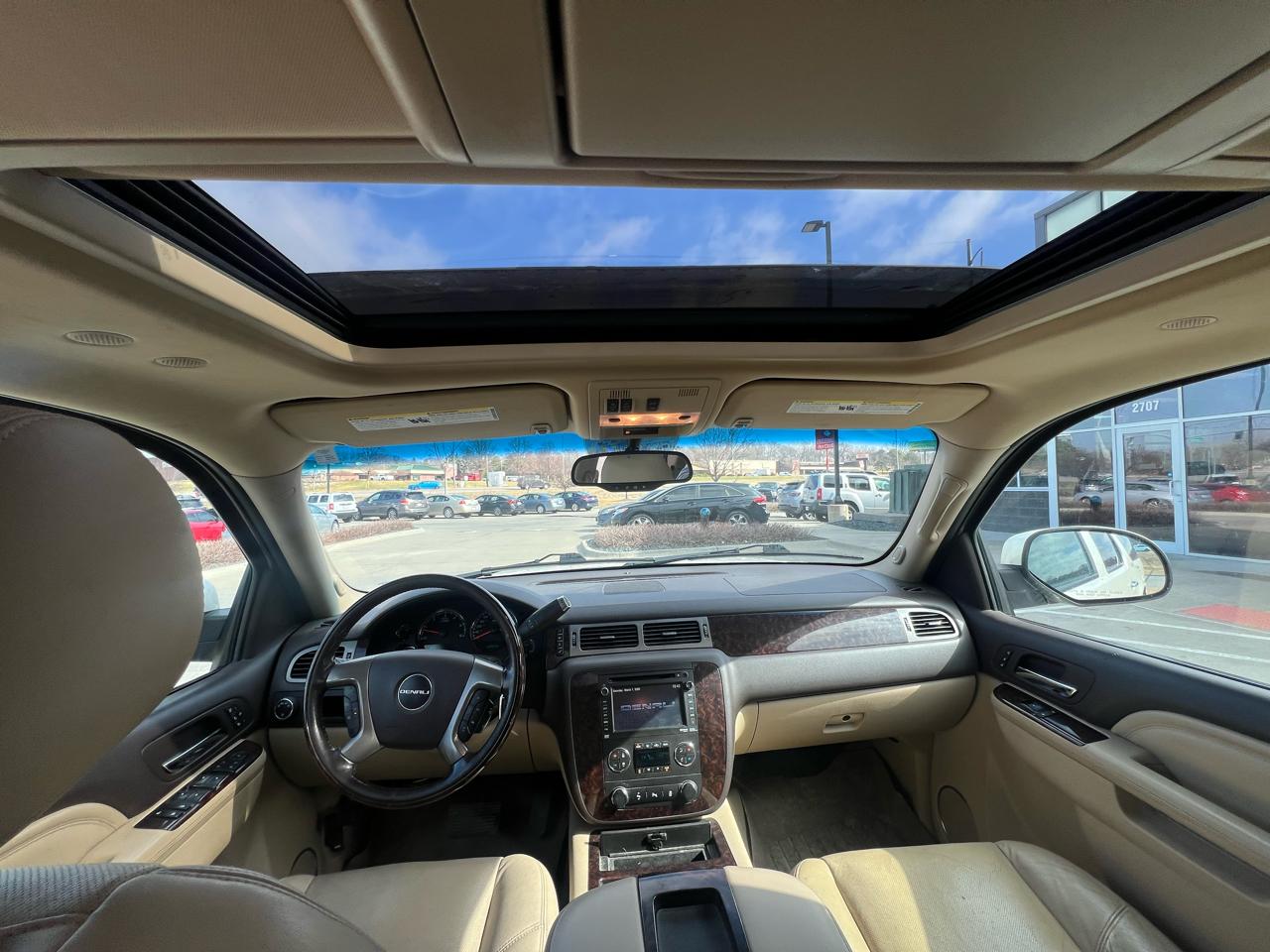 GMC Yukon XL AWD 4dr 1500 Denali 2012