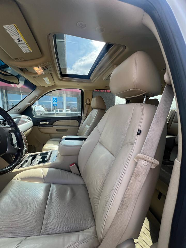 GMC Yukon XL AWD 4dr 1500 Denali 2012