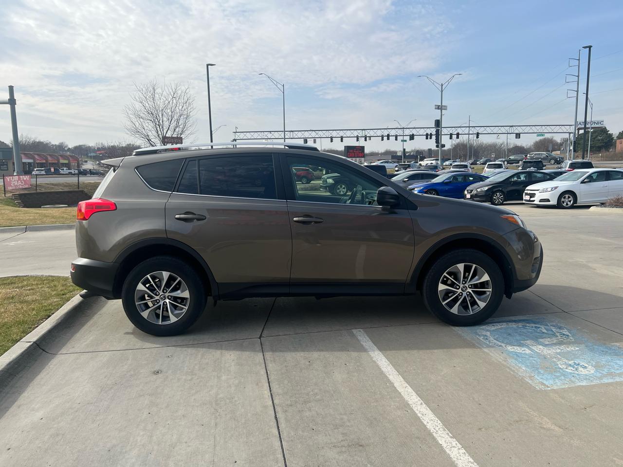Toyota RAV4 AWD 4dr LE (Natl) 2015