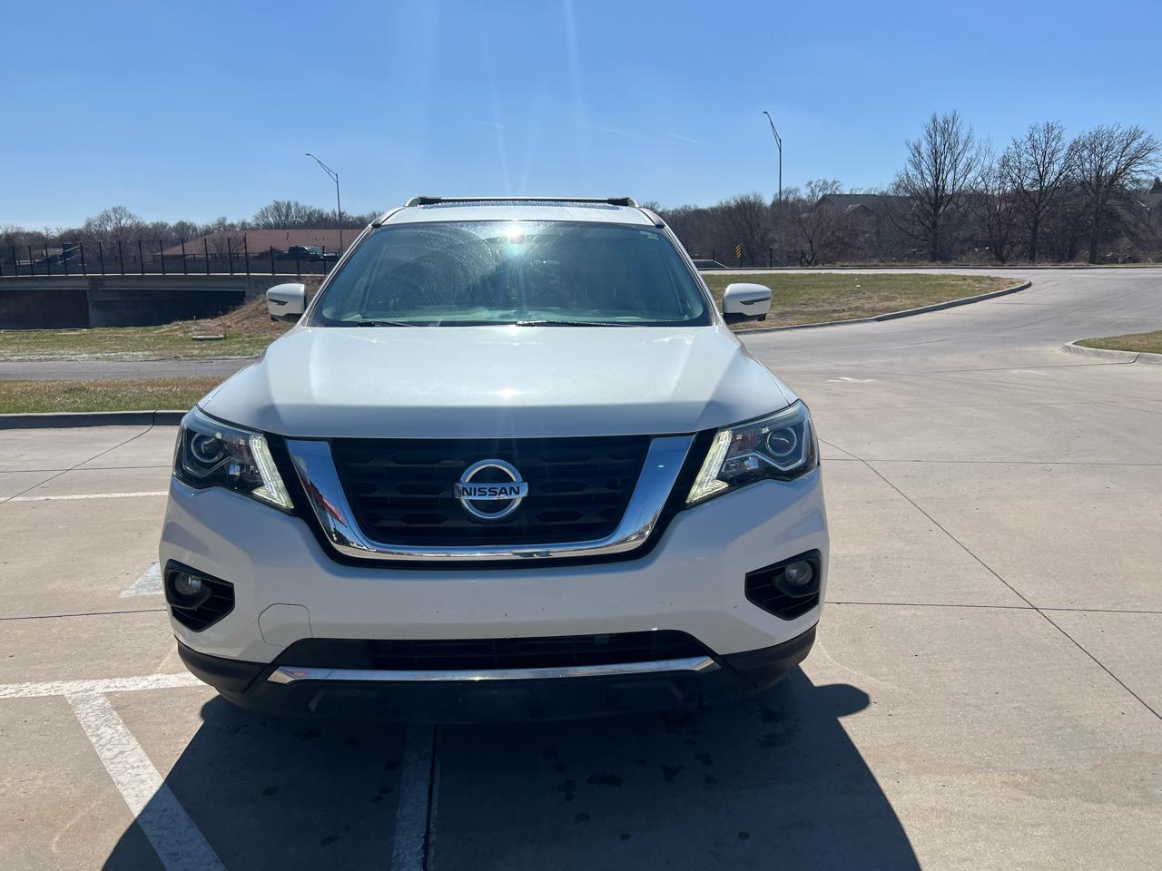Nissan Pathfinder FWD Platinum 2019