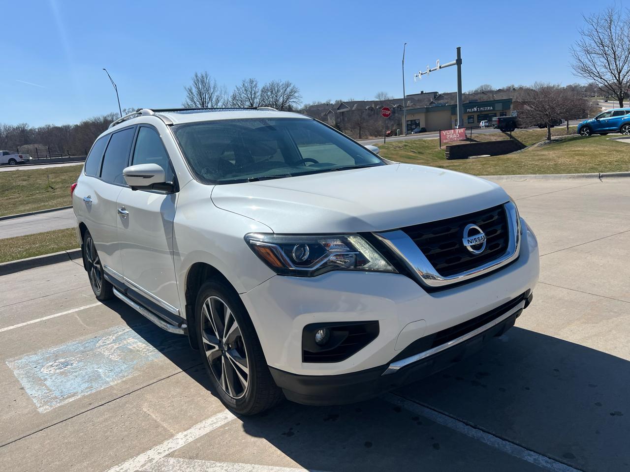 Nissan Pathfinder FWD Platinum 2019