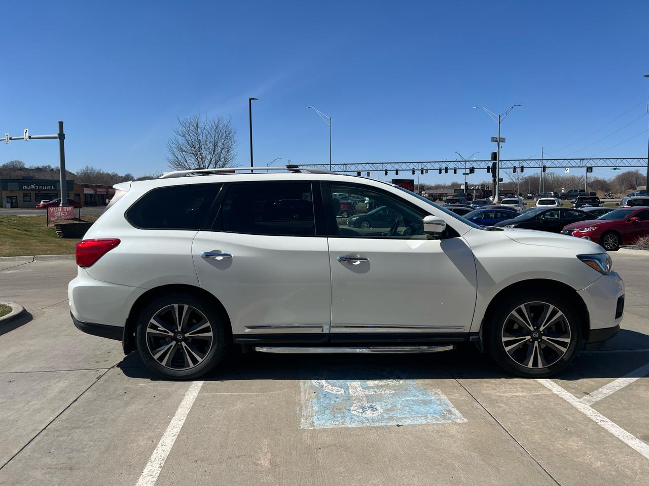 Nissan Pathfinder FWD Platinum 2019