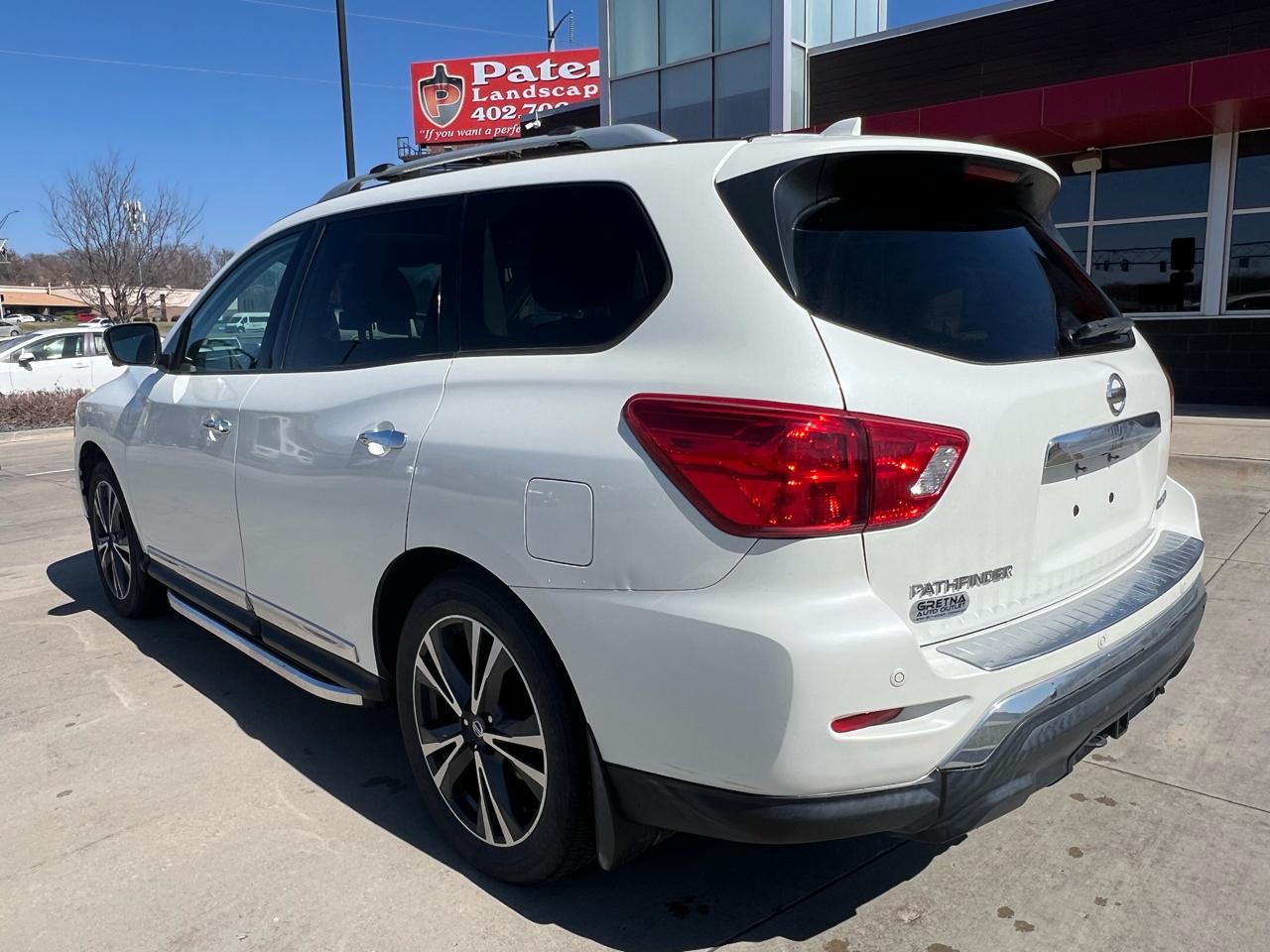 Nissan Pathfinder FWD Platinum 2019