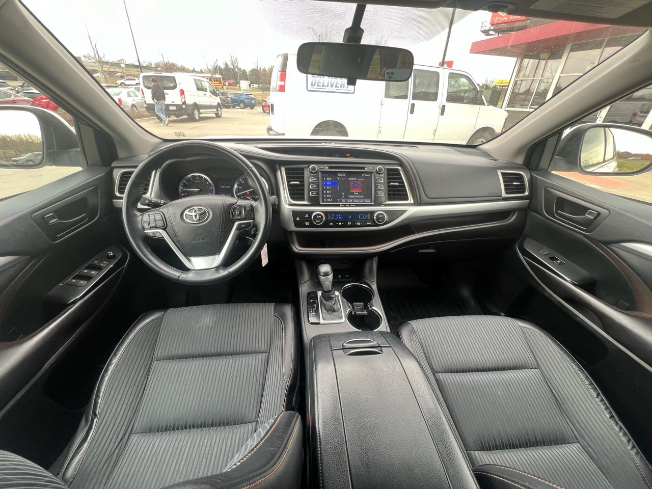 Toyota Highlander AWD 4dr V6 LE (Natl) 2016