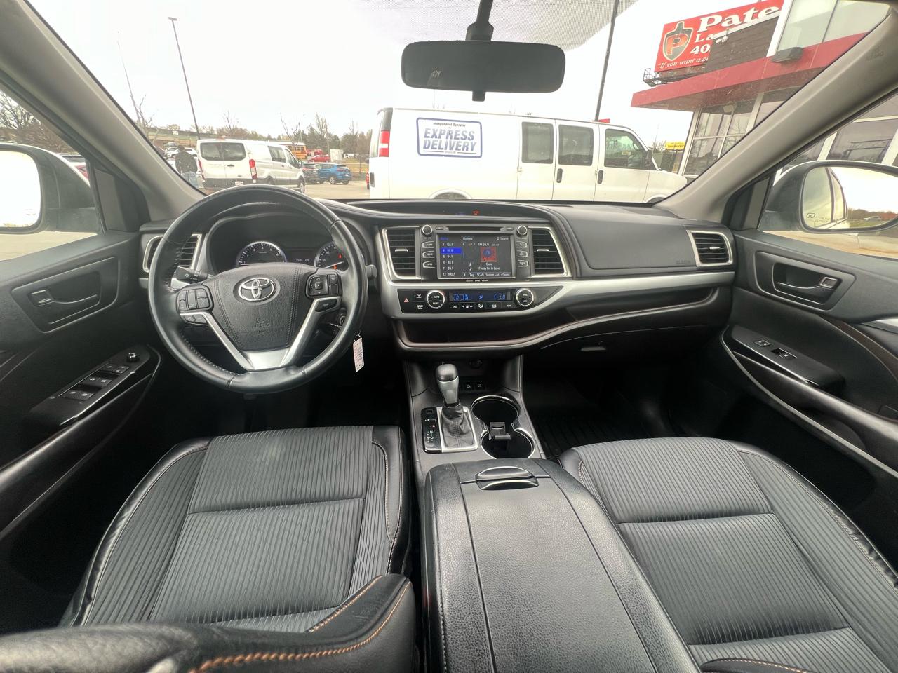 Toyota Highlander AWD 4dr V6 LE (Natl) 2016