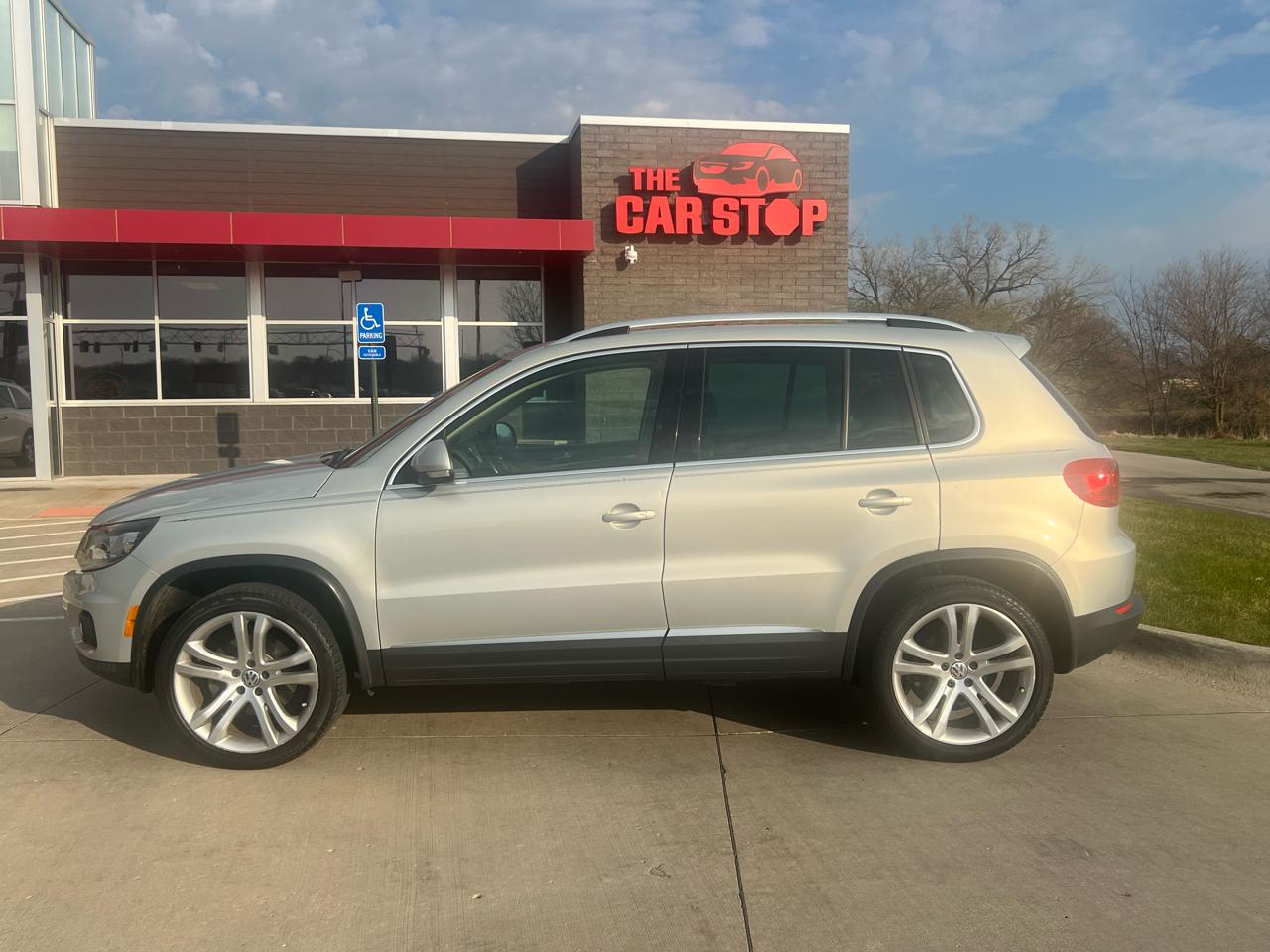 Volkswagen Tiguan 2WD 4dr Auto SE w/Sunroof & Nav 2013