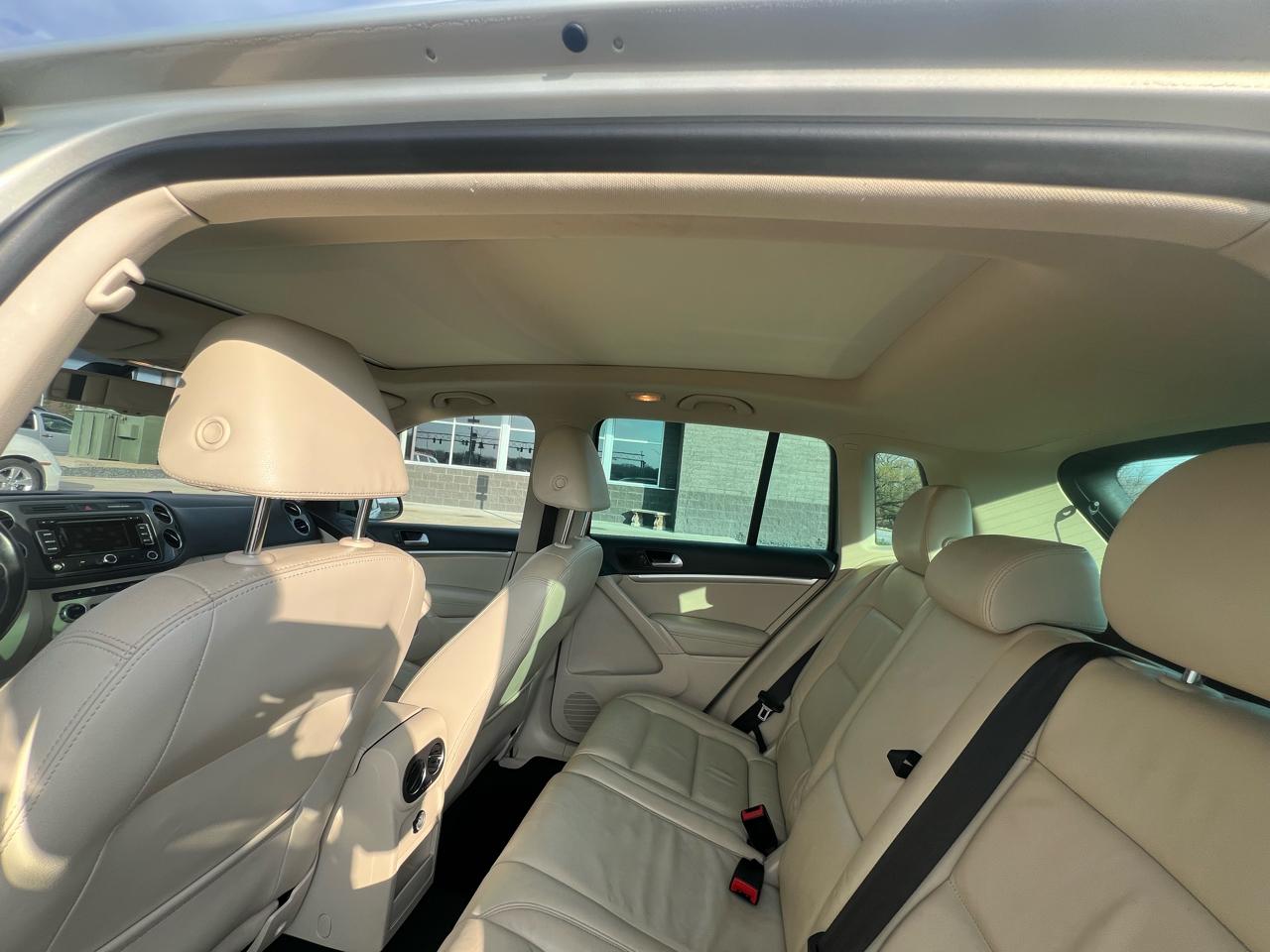 Volkswagen Tiguan 2WD 4dr Auto SE w/Sunroof & Nav 2013