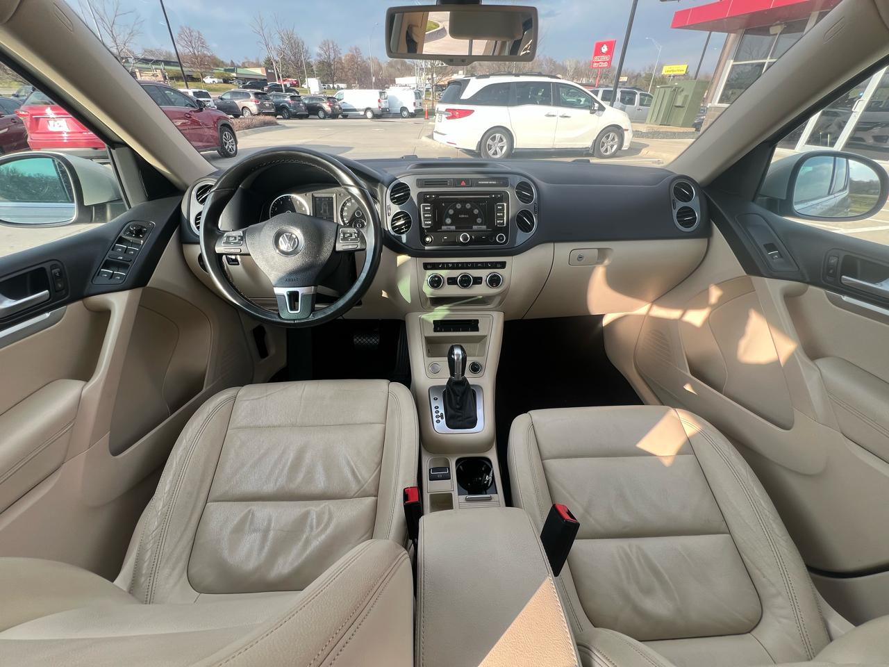 Volkswagen Tiguan 2WD 4dr Auto SE w/Sunroof & Nav 2013