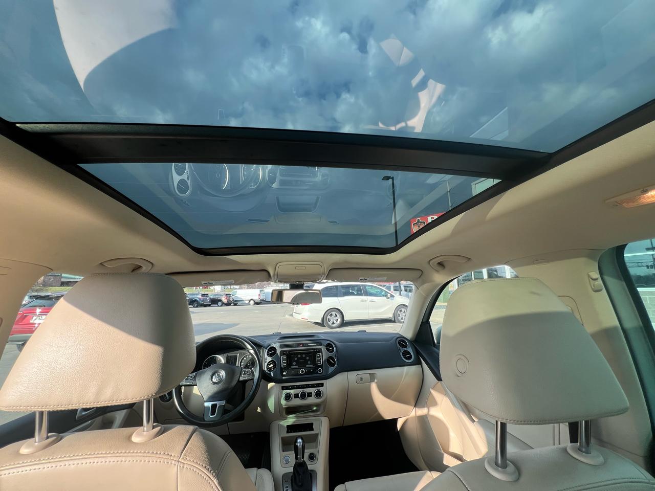 Volkswagen Tiguan 2WD 4dr Auto SE w/Sunroof & Nav 2013