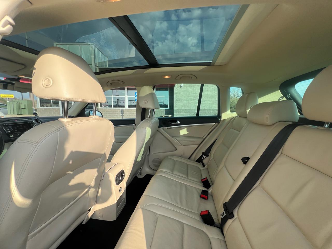 Volkswagen Tiguan 2WD 4dr Auto SE w/Sunroof & Nav 2013