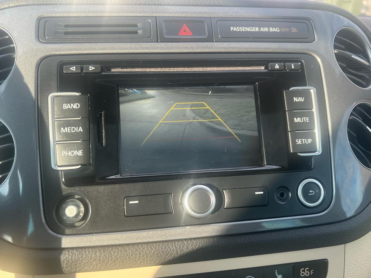 Volkswagen Tiguan 2WD 4dr Auto SE w/Sunroof & Nav 2013