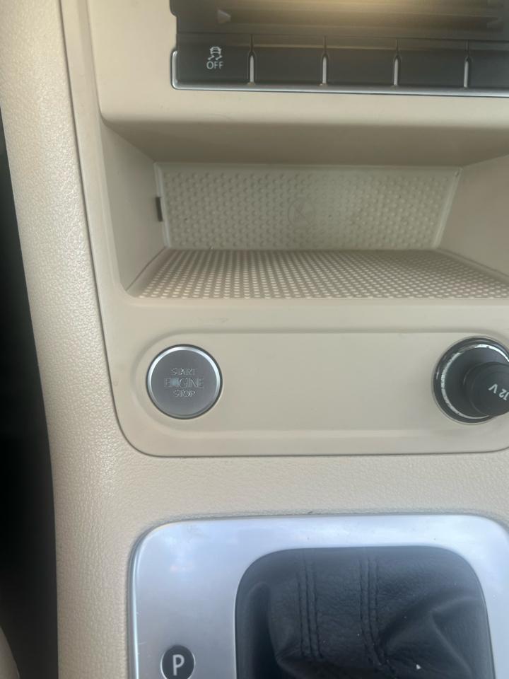 Volkswagen Tiguan 2WD 4dr Auto SE w/Sunroof & Nav 2013