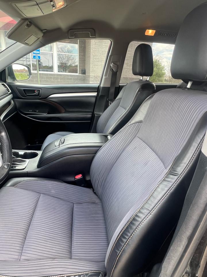 Toyota Highlander AWD 4dr V6 LE (Natl) 2014