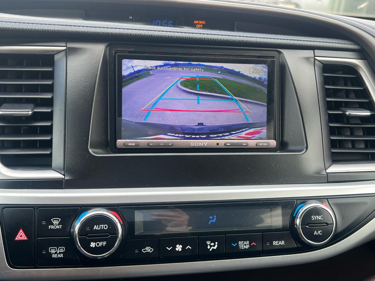 Toyota Highlander AWD 4dr V6 LE (Natl) 2014