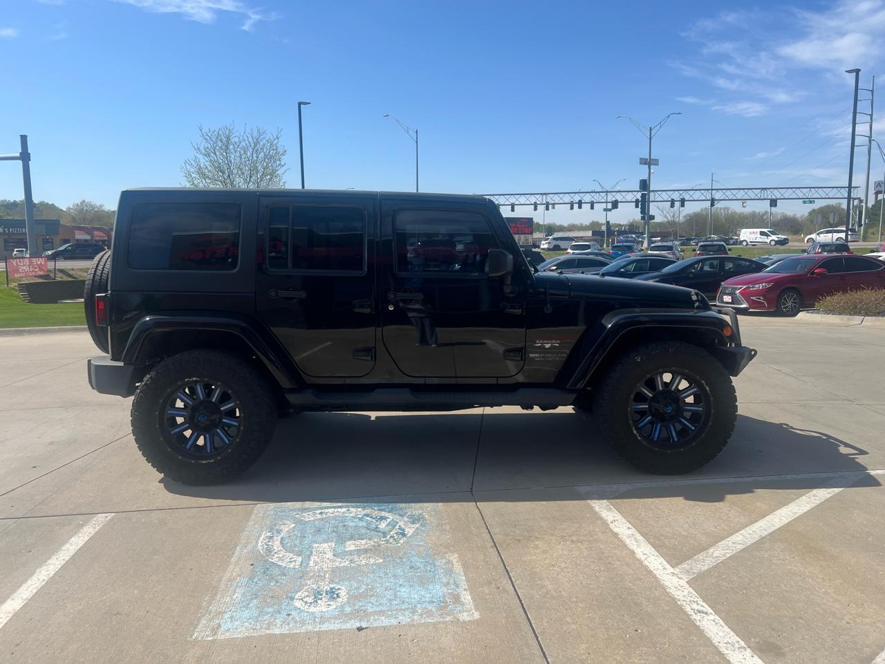 Jeep Wrangler Unlimited 4WD 4dr Sahara 2016