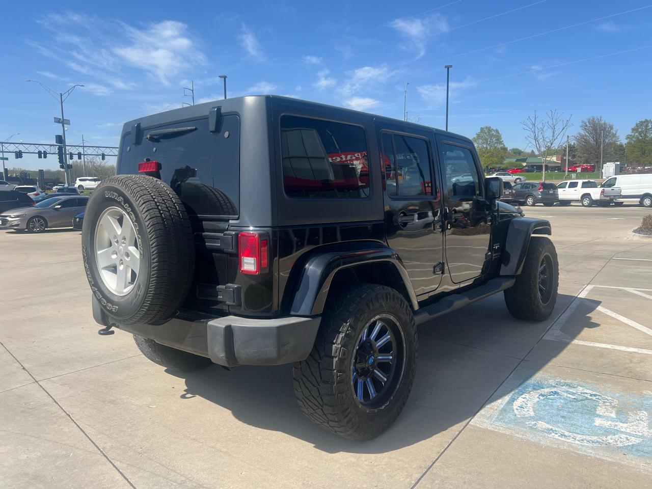 Jeep Wrangler Unlimited 4WD 4dr Sahara 2016