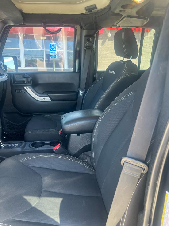 Jeep Wrangler Unlimited 4WD 4dr Sahara 2016