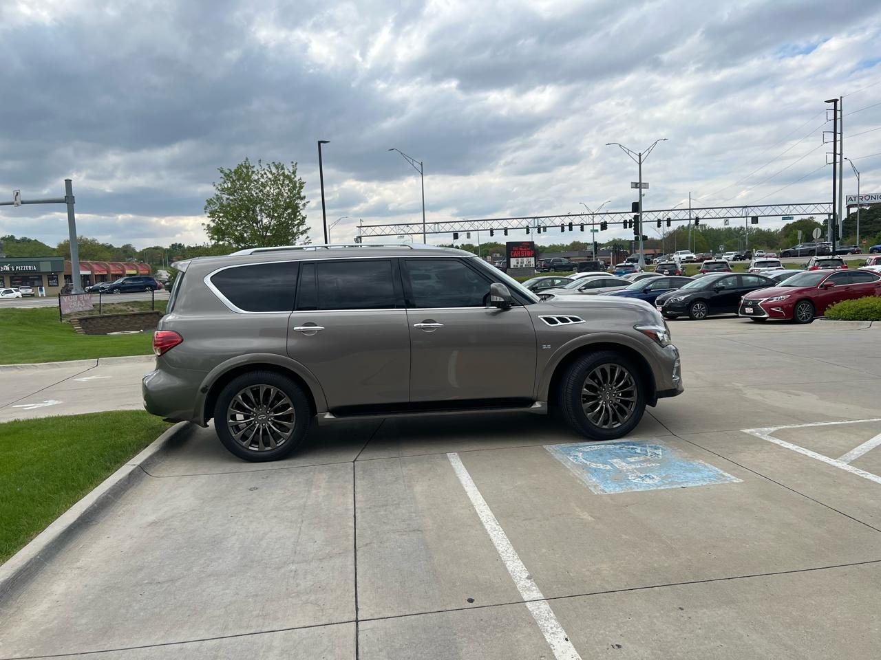 Infiniti QX80 AWD 2017