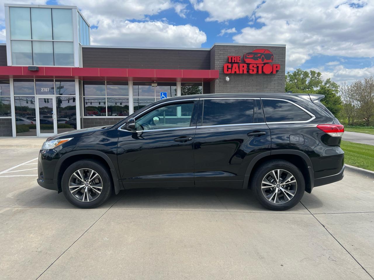 Toyota Highlander LE V6 AWD (Natl) 2017