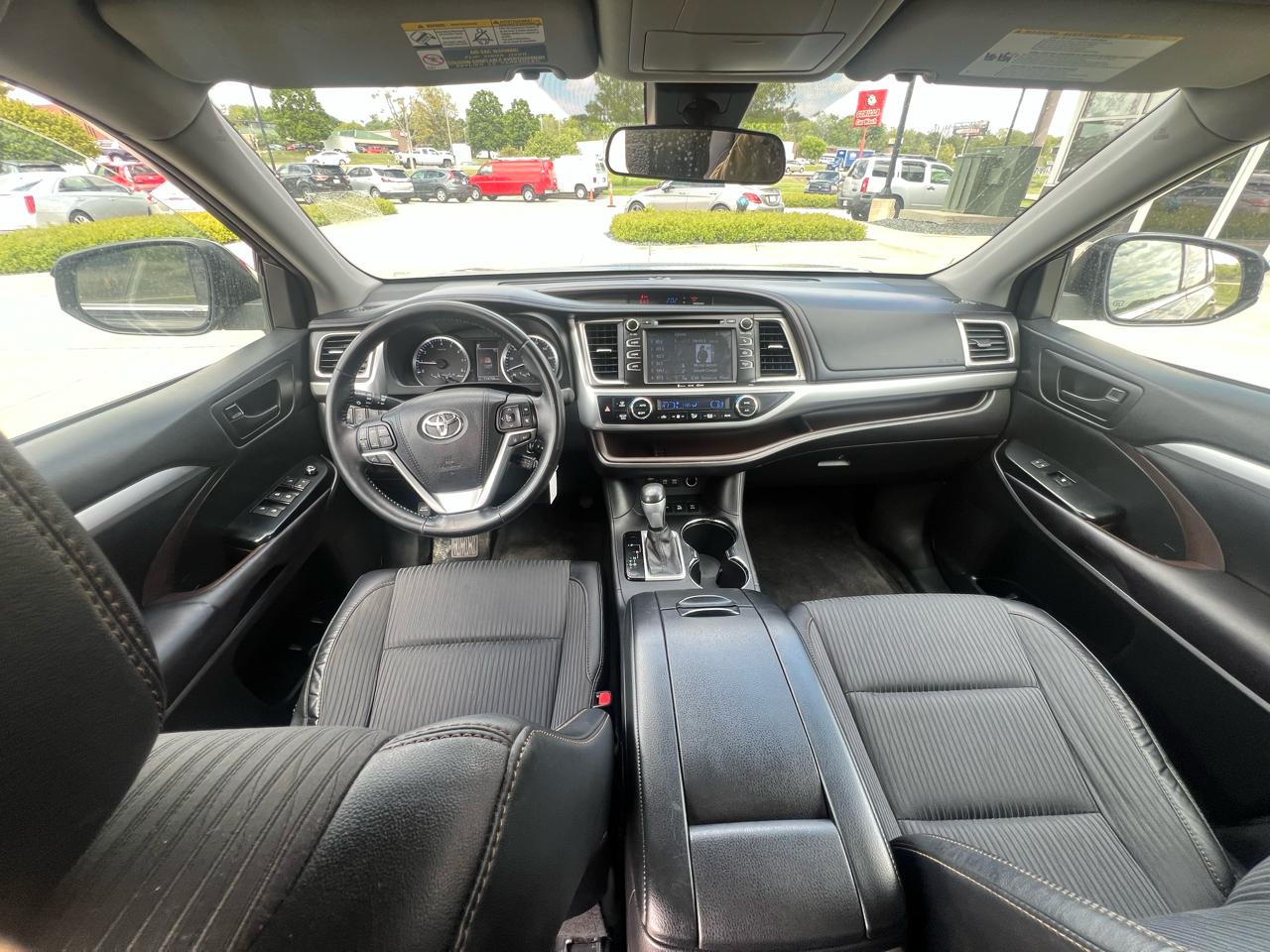 Toyota Highlander LE V6 AWD (Natl) 2017