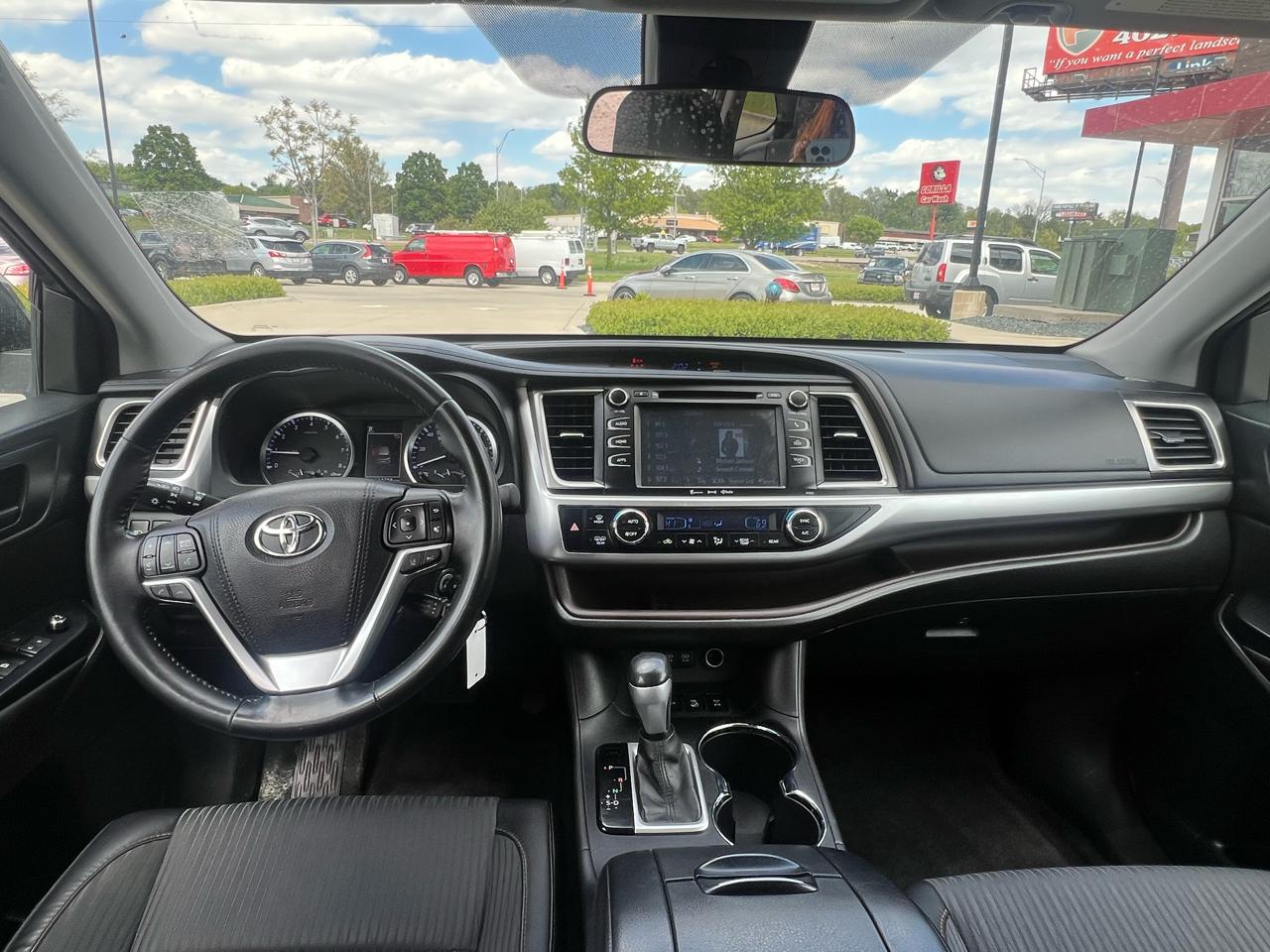 Toyota Highlander LE V6 AWD (Natl) 2017