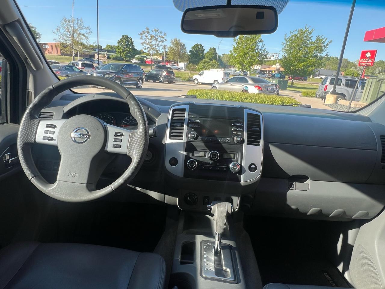 Nissan Frontier 4WD Crew Cab SWB Auto SV 2013