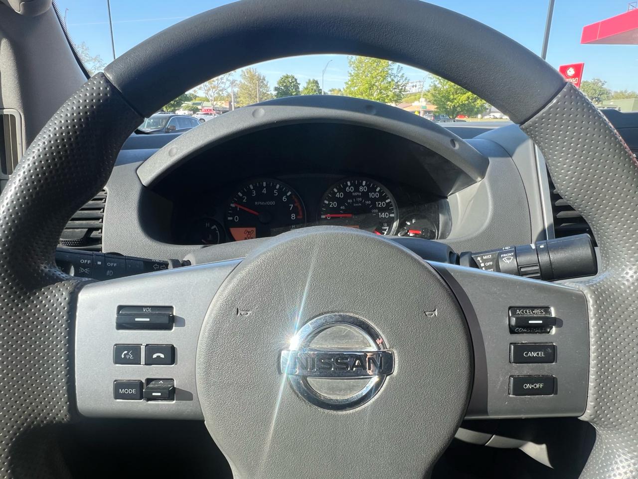 Nissan Frontier 4WD Crew Cab SWB Auto SV 2013