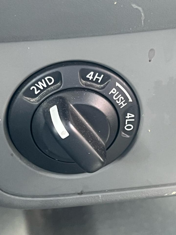 Nissan Frontier 4WD Crew Cab SWB Auto SV 2013