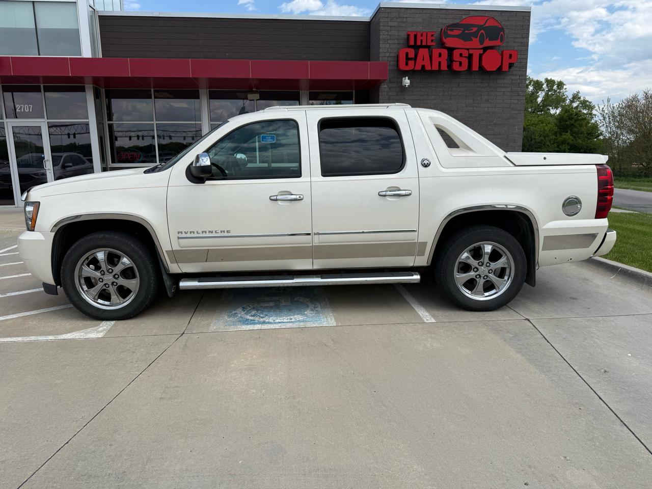 2013 Chevrolet Avalanche 4WD Crew Cab LTZ