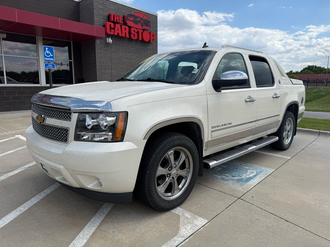 Chevrolet Avalanche 4WD Crew Cab LTZ 2013